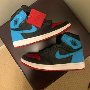 Air Jordan 1 Women’s UNC to Chi size 8.5